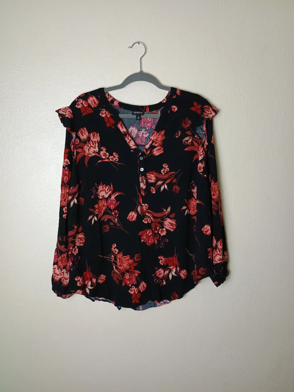 torrid 2X|18-20 Lush Black & Red Floral V-Neck Blouse